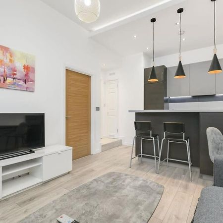Modern 1 Bedroom Apartment In Central Уокинг Экстерьер фото