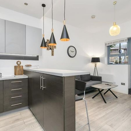Modern 1 Bedroom Apartment In Central Уокинг Экстерьер фото