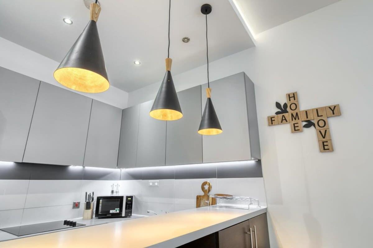 Modern 1 Bedroom Apartment In Central Уокинг Экстерьер фото