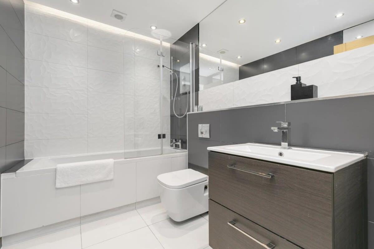 Modern 1 Bedroom Apartment In Central Уокинг Экстерьер фото